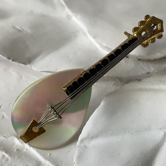Vintage Mother of Pearl  Mandolin Brooch - Picture 8 of 13